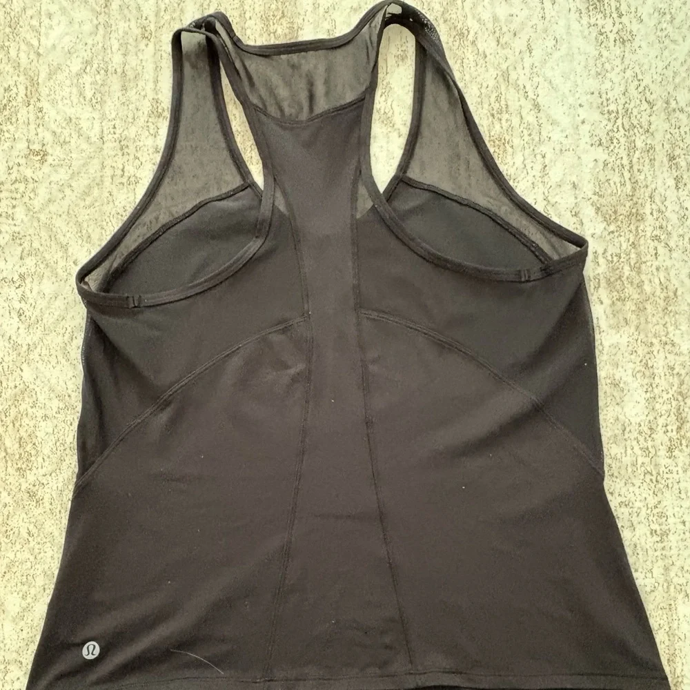 Bundle of 3 Lululemon & 2 Athleta workout tops - Picture 5 of 9